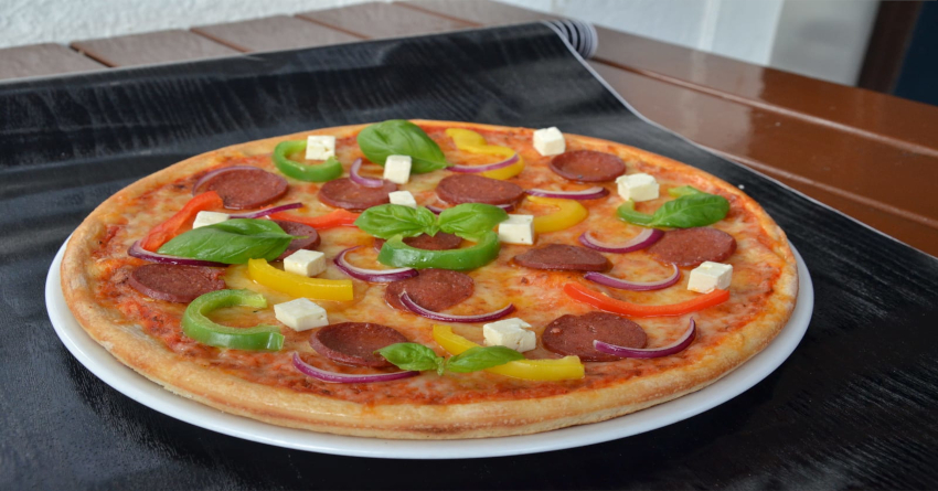 Essen bestellen oder Essen Vorort mit Pizza Sucuk