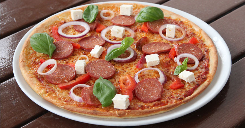 Hausgemachte Pizza Salami